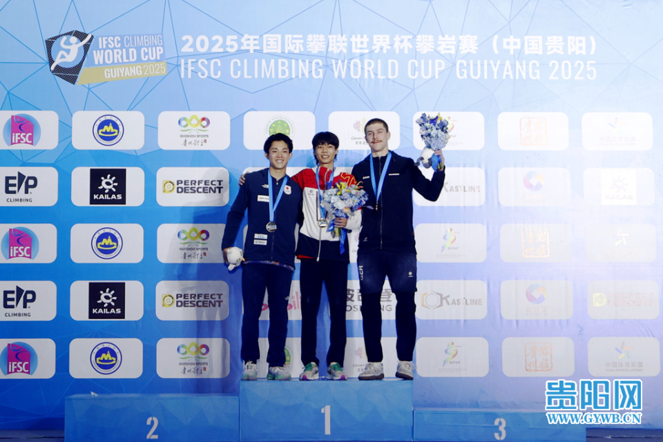 ynBeD, 世雪表现亮, 季军合影