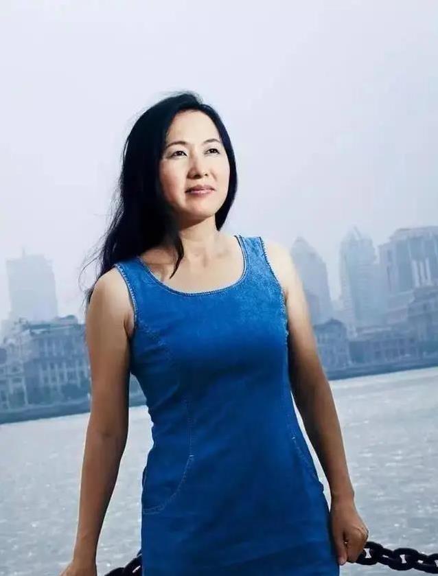 跑出了让人, 陪她一起面, 黄天文的一 跑出了让人, 陪她一起面, 黄天文的一