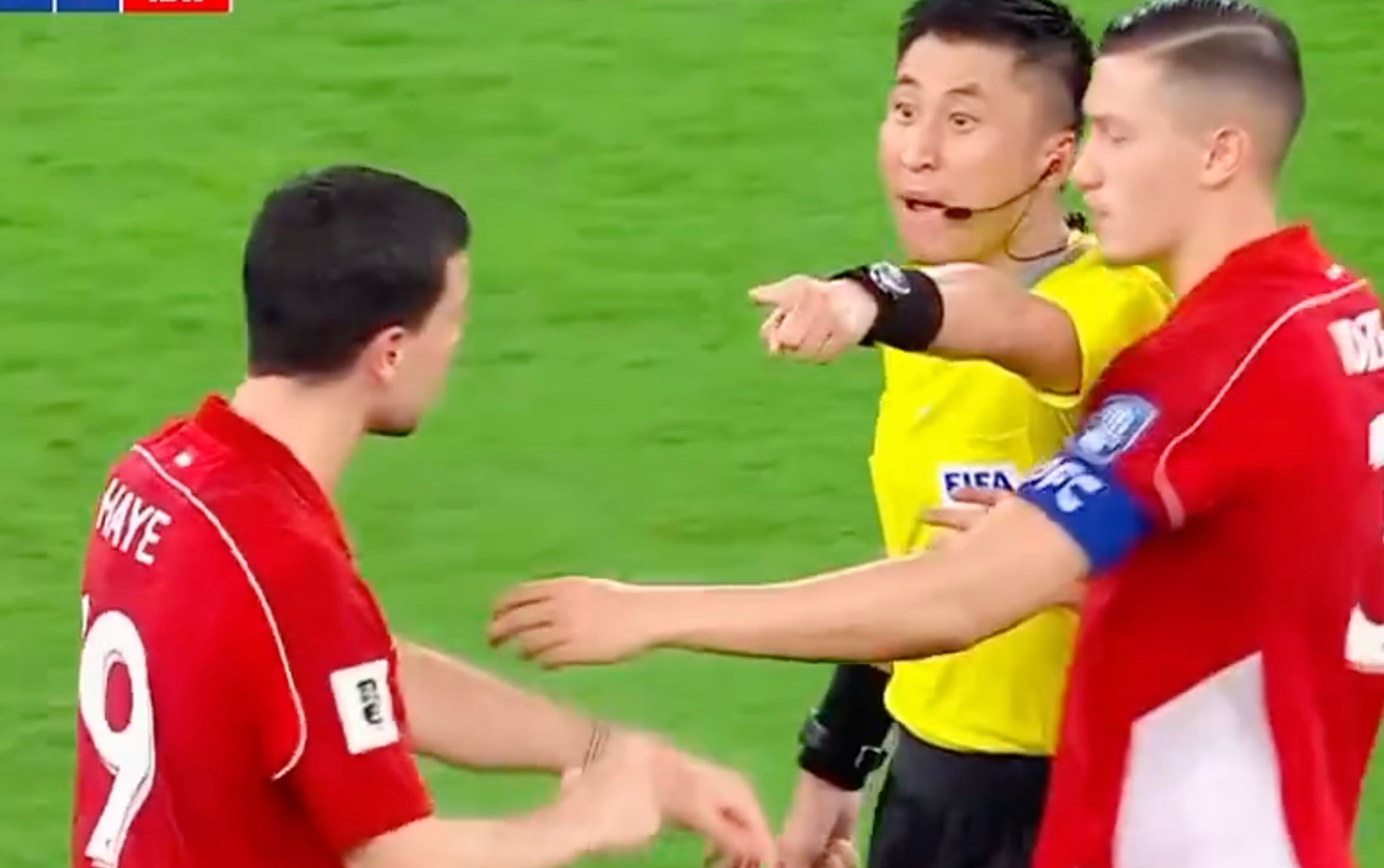 只是出示黄, cm, 禁区疑似手